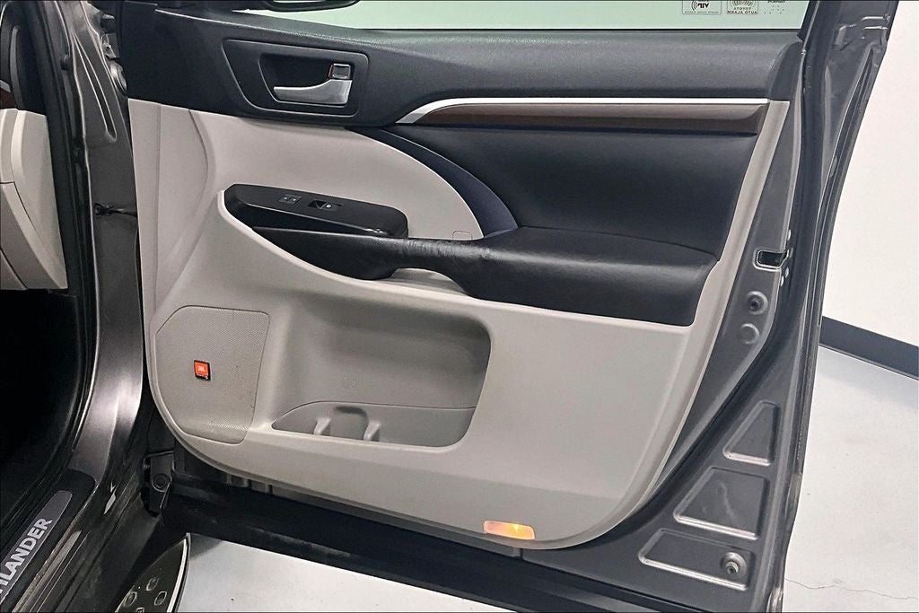 2016 Toyota Highlander Limited Platinum V6