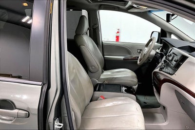 2013 Toyota Sienna XLE 8 Passenger