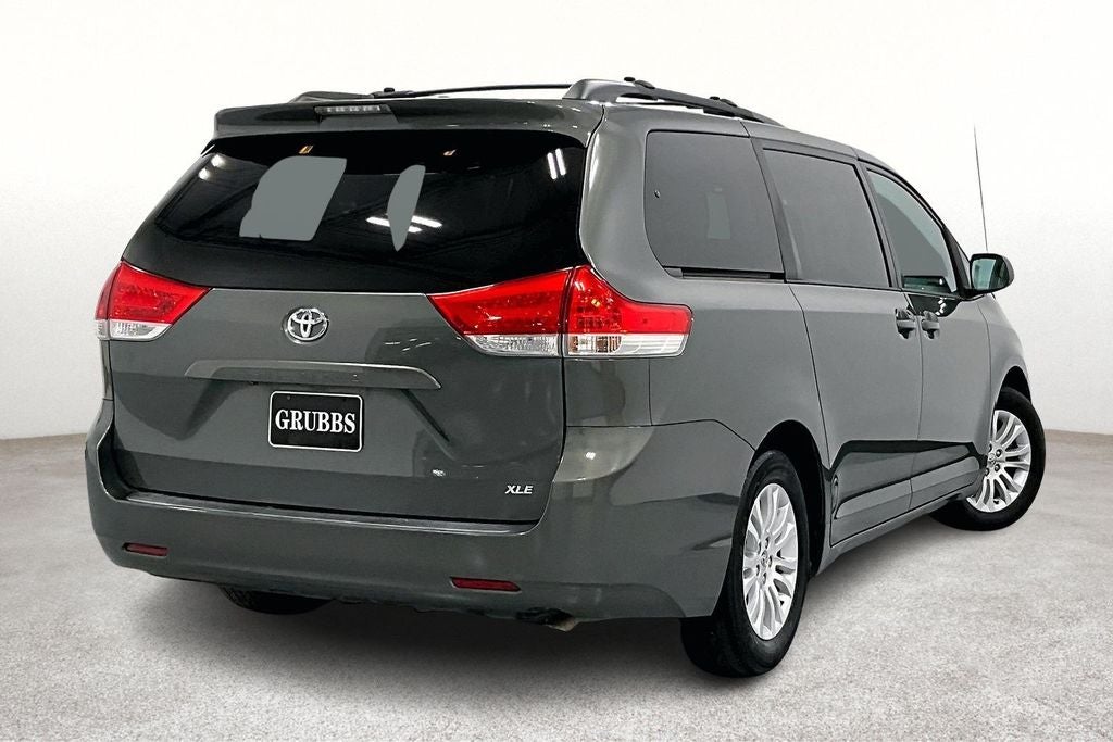 2013 Toyota Sienna XLE 8 Passenger