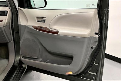 2013 Toyota Sienna XLE 8 Passenger
