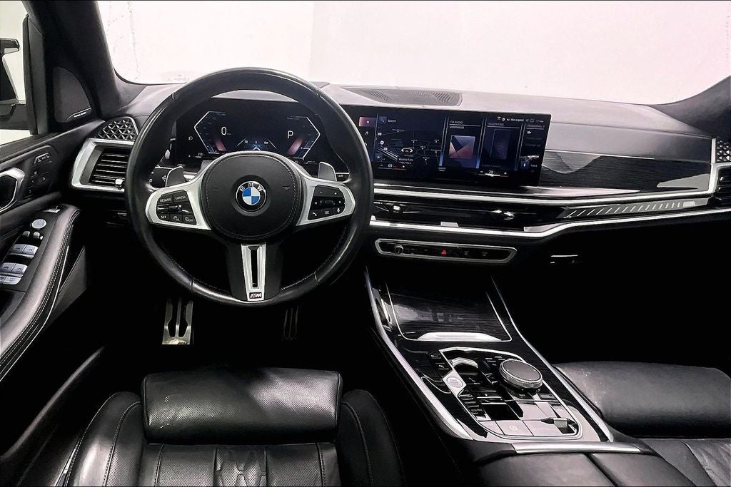 2023 BMW X7 M60i