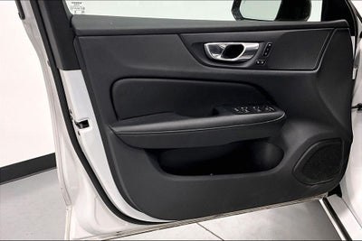 2024 Volvo S60 B5 Plus Dark Theme