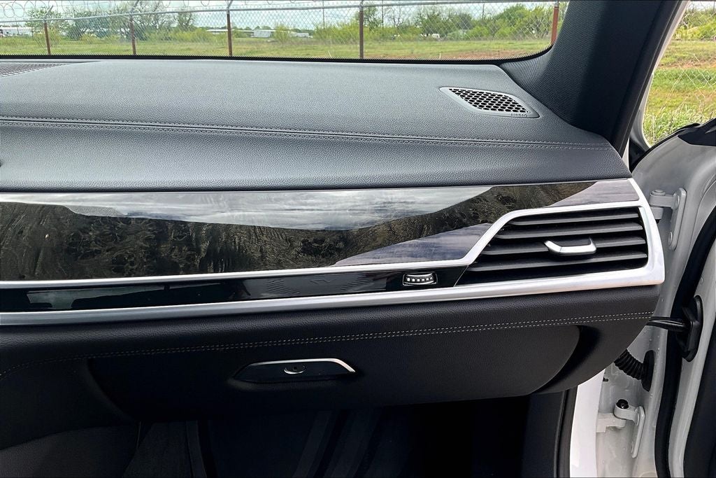 2022 BMW 7 Series 740i