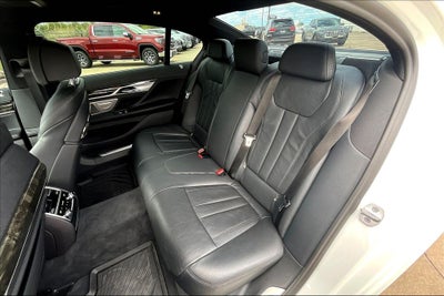 2022 BMW 7 Series 740i