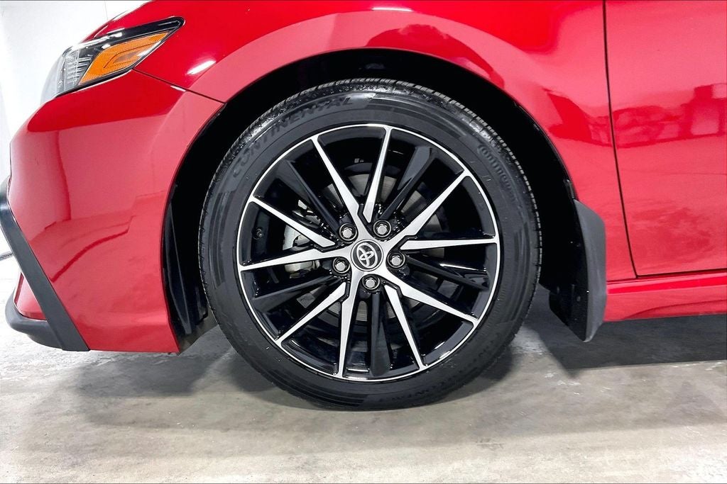 2022 Toyota Camry Hybrid SE