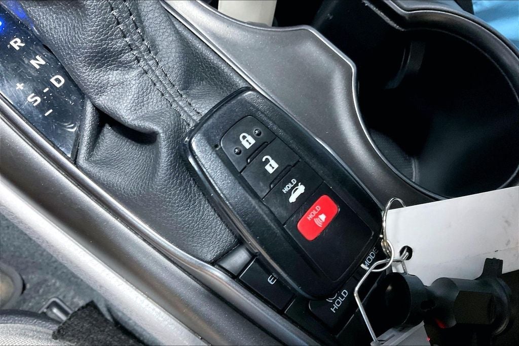 2022 Toyota Camry Hybrid SE