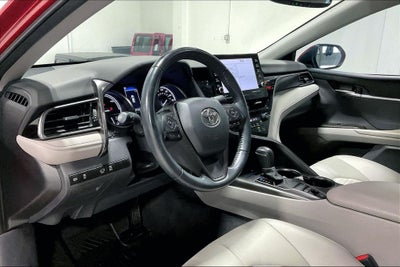 2022 Toyota Camry Hybrid SE