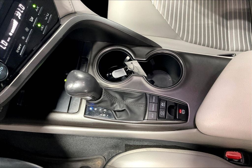 2022 Toyota Camry Hybrid SE