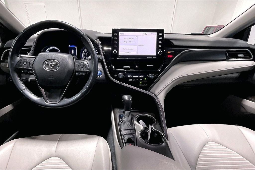 2022 Toyota Camry Hybrid SE