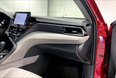 2022 Toyota Camry Hybrid SE
