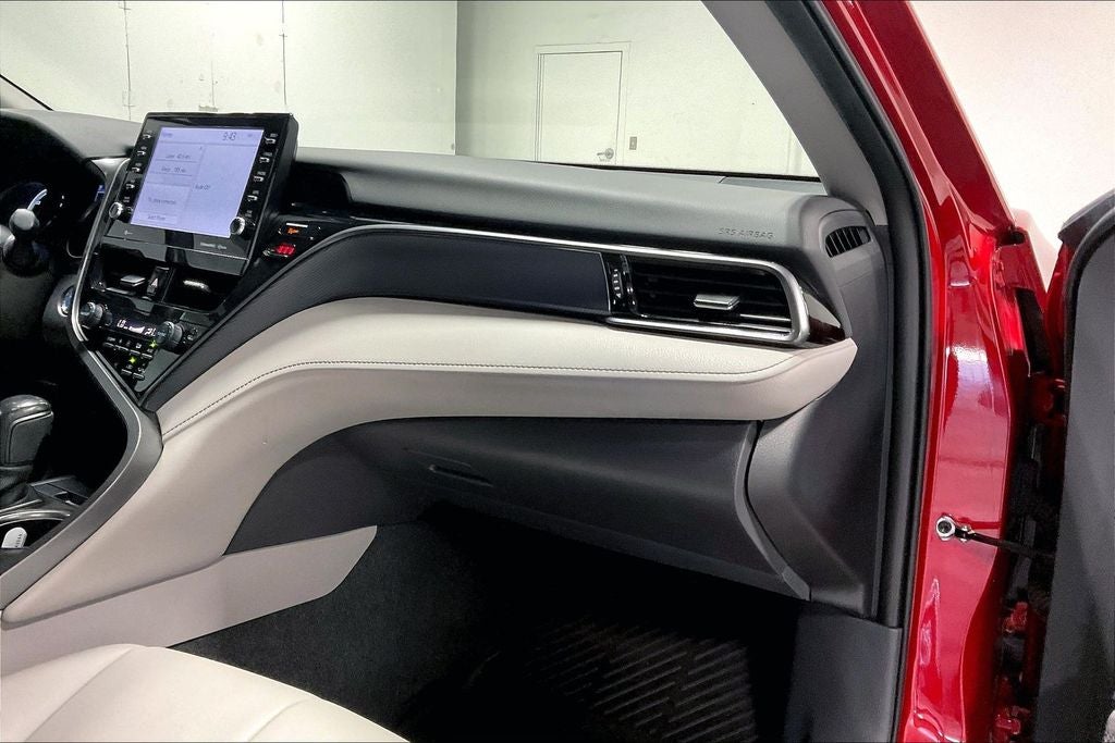 2022 Toyota Camry Hybrid SE