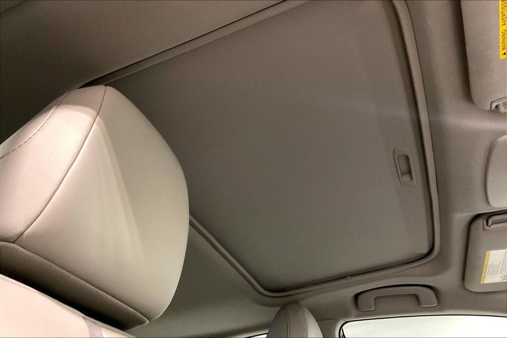 2022 Toyota Camry Hybrid SE