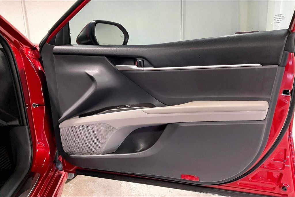 2022 Toyota Camry Hybrid SE