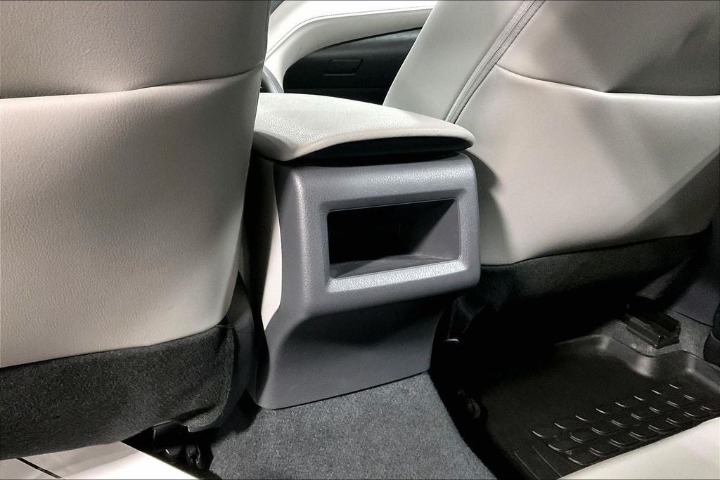 2022 Toyota Camry Hybrid SE