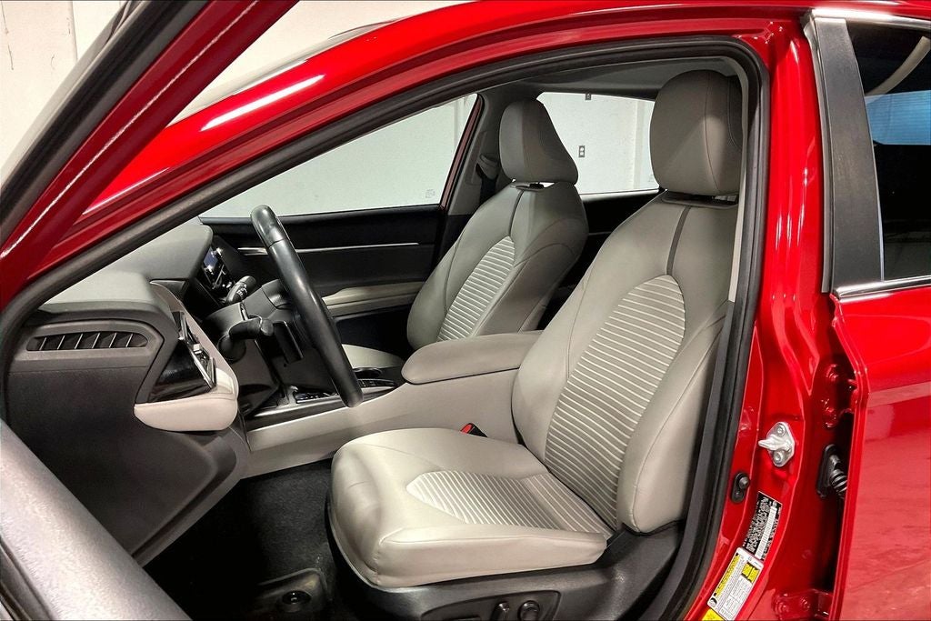 2022 Toyota Camry Hybrid SE