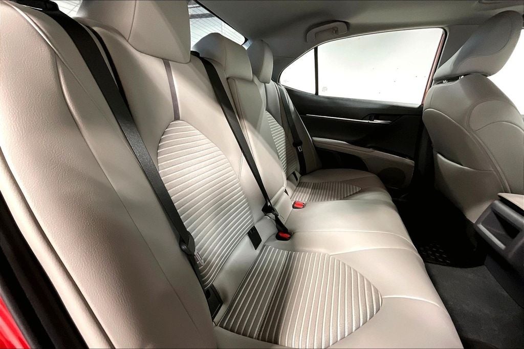 2022 Toyota Camry Hybrid SE
