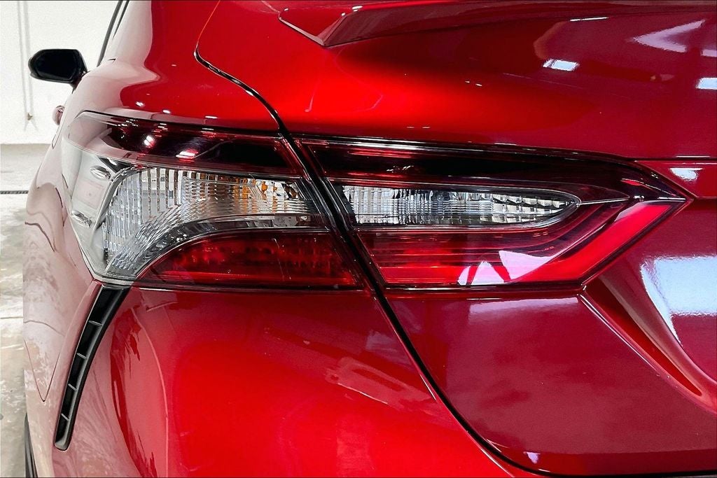 2022 Toyota Camry Hybrid SE