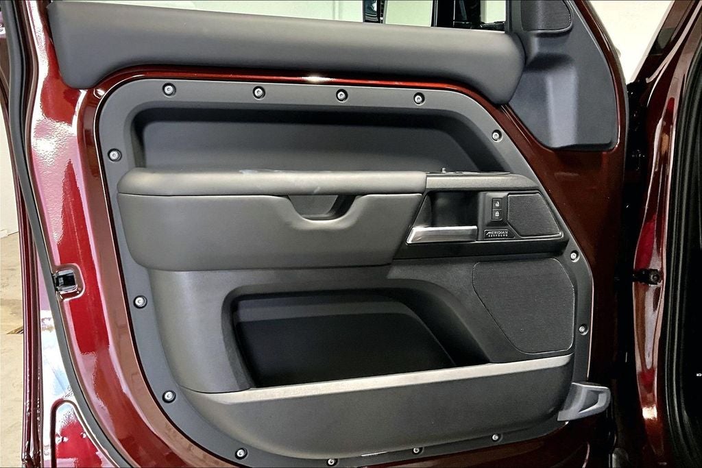 2025 Land Rover Defender 110 Sedona Red