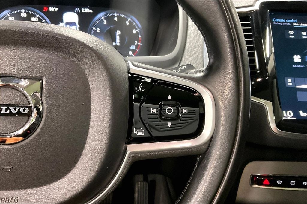 2021 Volvo XC90 T5 Momentum