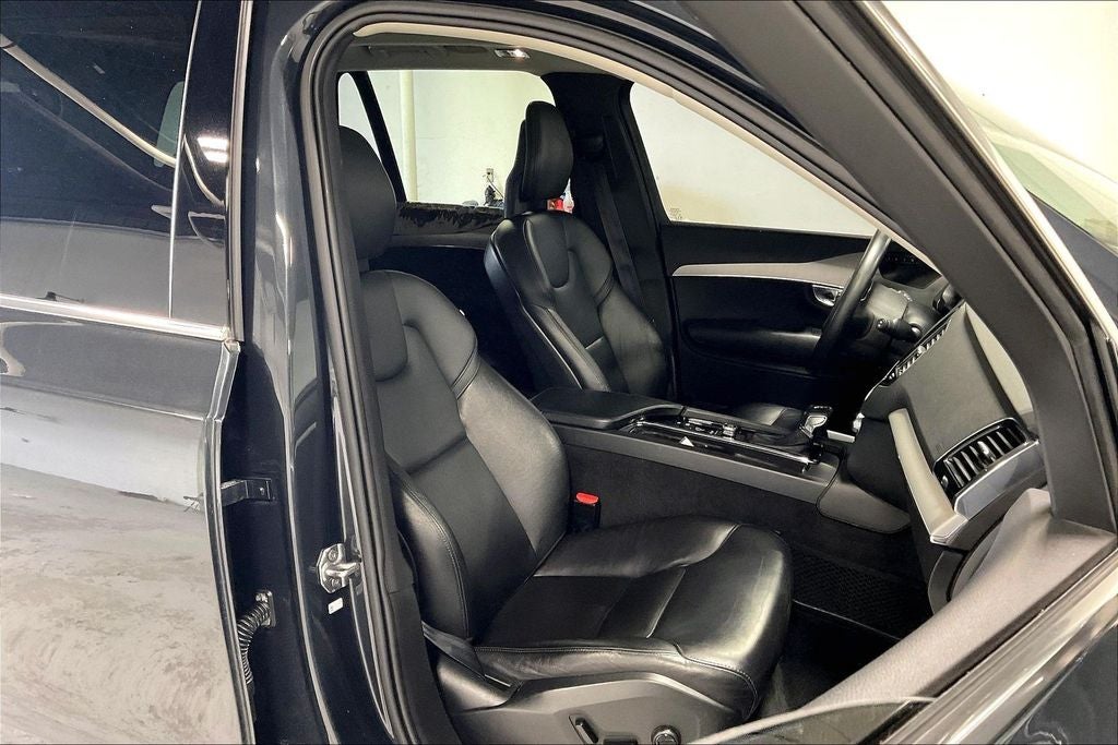 2021 Volvo XC90 T5 Momentum