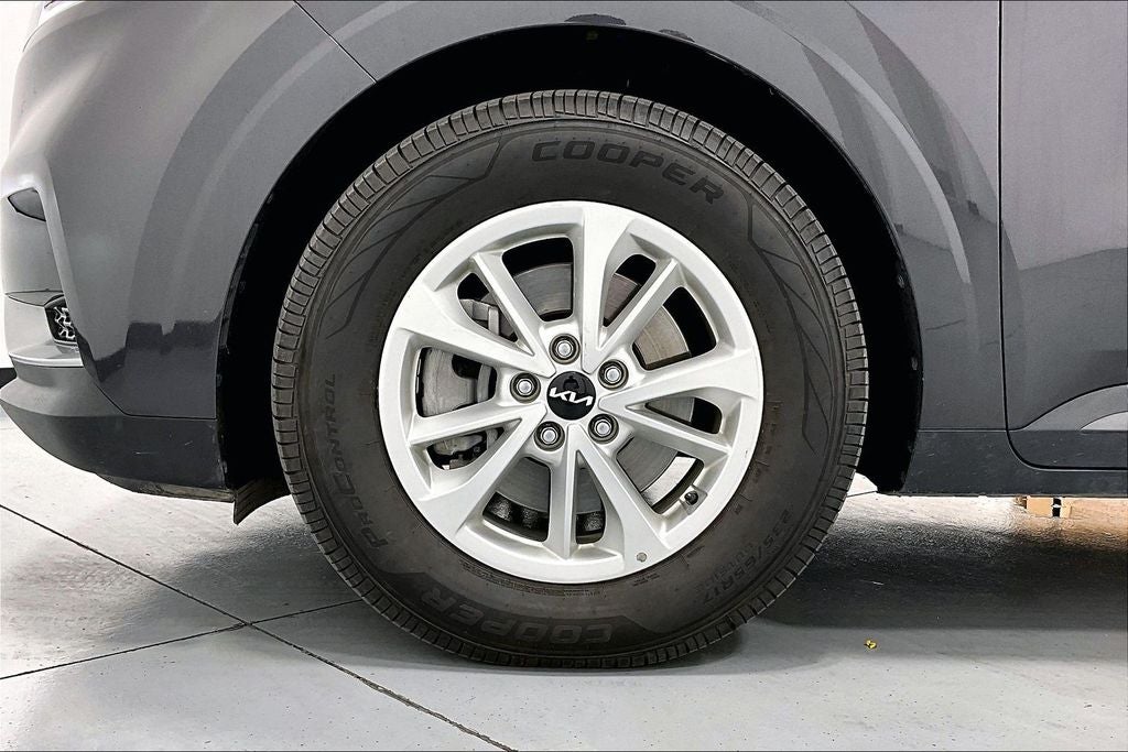 2024 Kia Carnival LX