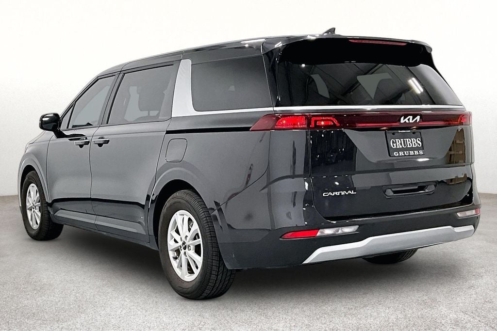 2024 Kia Carnival LX