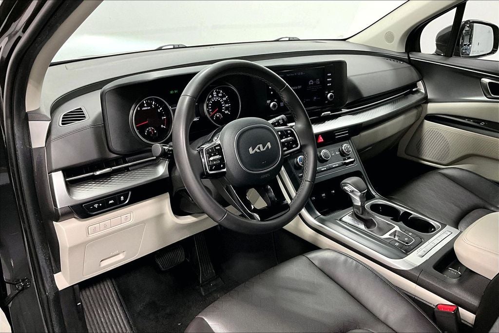 2024 Kia Carnival LX