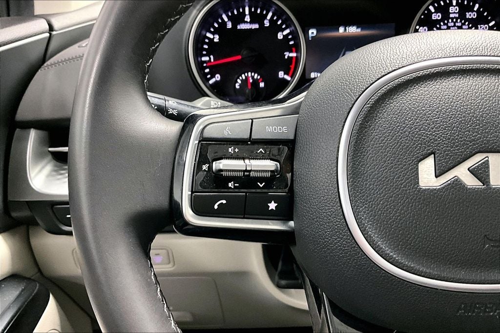2024 Kia Carnival LX