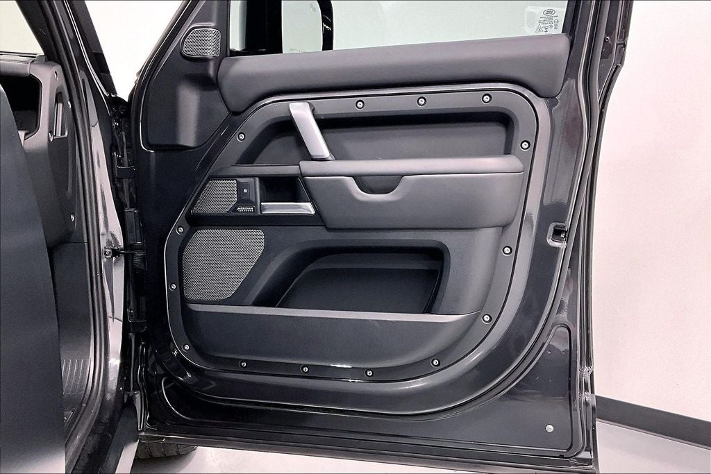 2024 Land Rover Defender 110 Carpathian Edition