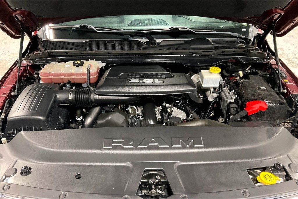 2022 RAM 1500 Laramie Crew Cab 4x2 5'7' Box
