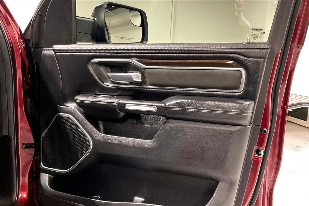 2022 RAM 1500 Laramie Crew Cab 4x2 5'7' Box