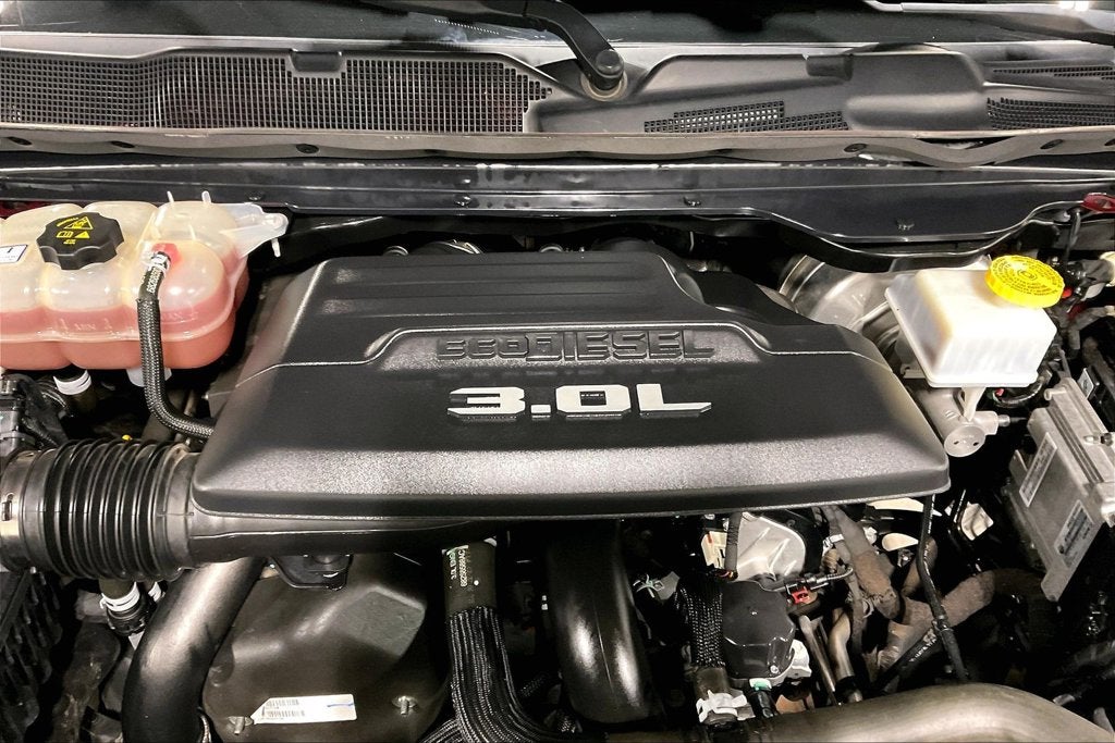 2022 RAM 1500 Laramie Crew Cab 4x2 5'7' Box