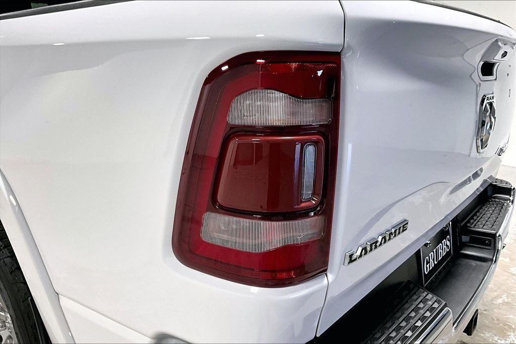 2022 RAM 1500 Laramie Crew Cab 4x4 5'7' Box