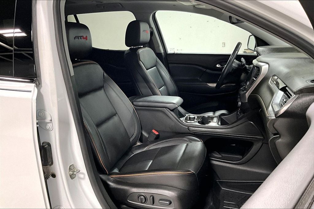 2022 GMC Acadia AWD AT4