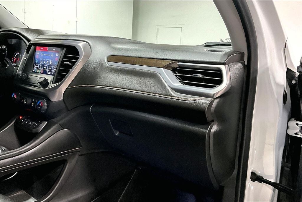 2022 GMC Acadia AWD AT4