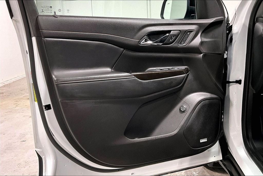 2022 GMC Acadia AWD AT4