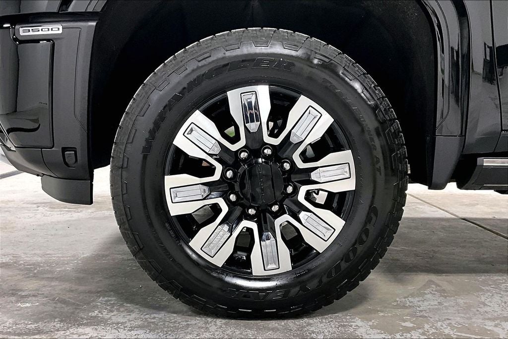 2025 GMC Sierra 3500HD 4WD Crew Cab Standard Bed Denali