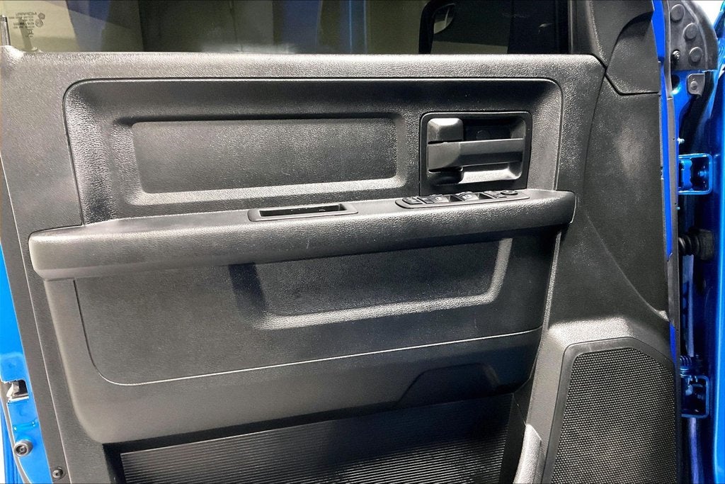 2023 RAM 1500 Classic Tradesman Crew Cab 4x4 5'7' Box