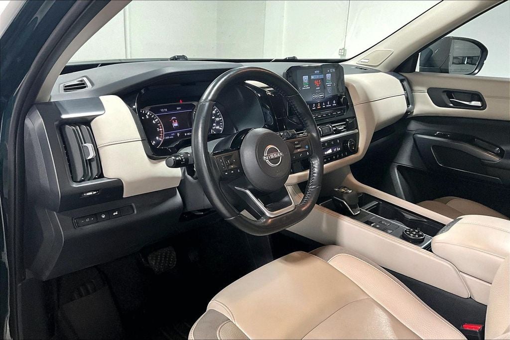 2023 Nissan Pathfinder SL 4WD
