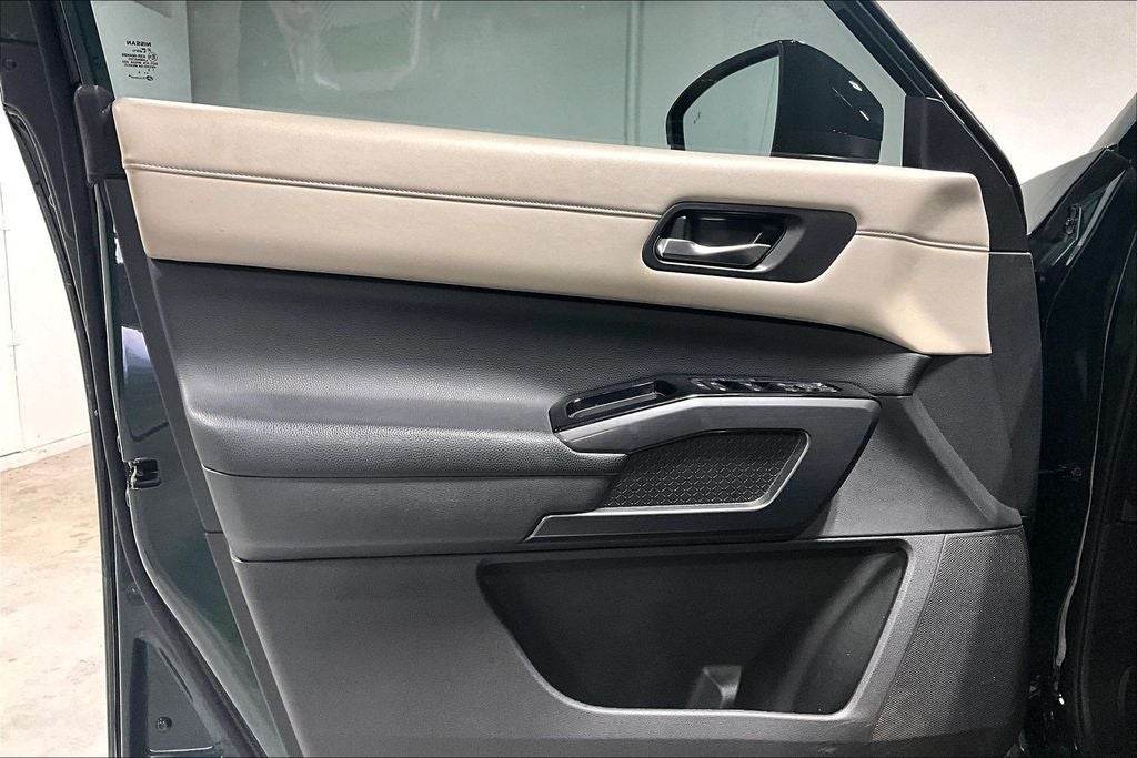 2023 Nissan Pathfinder SL 4WD