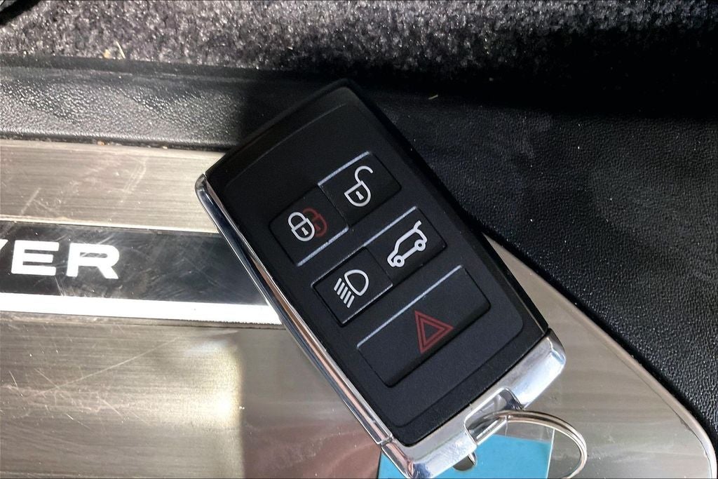 2025 Land Rover Range Rover P400 SE