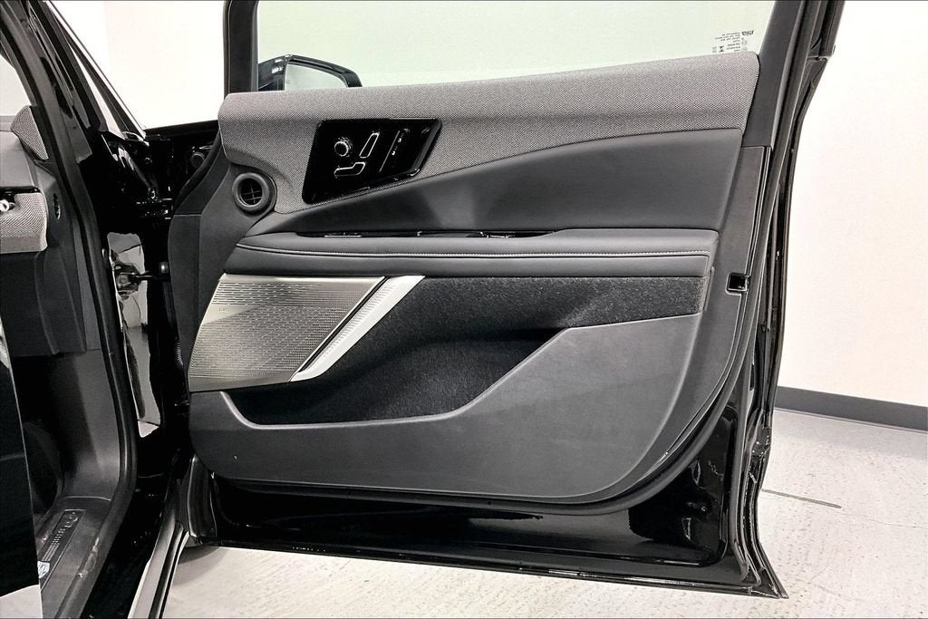 2027 Cadillac OPTIQ Luxury - Photo 11