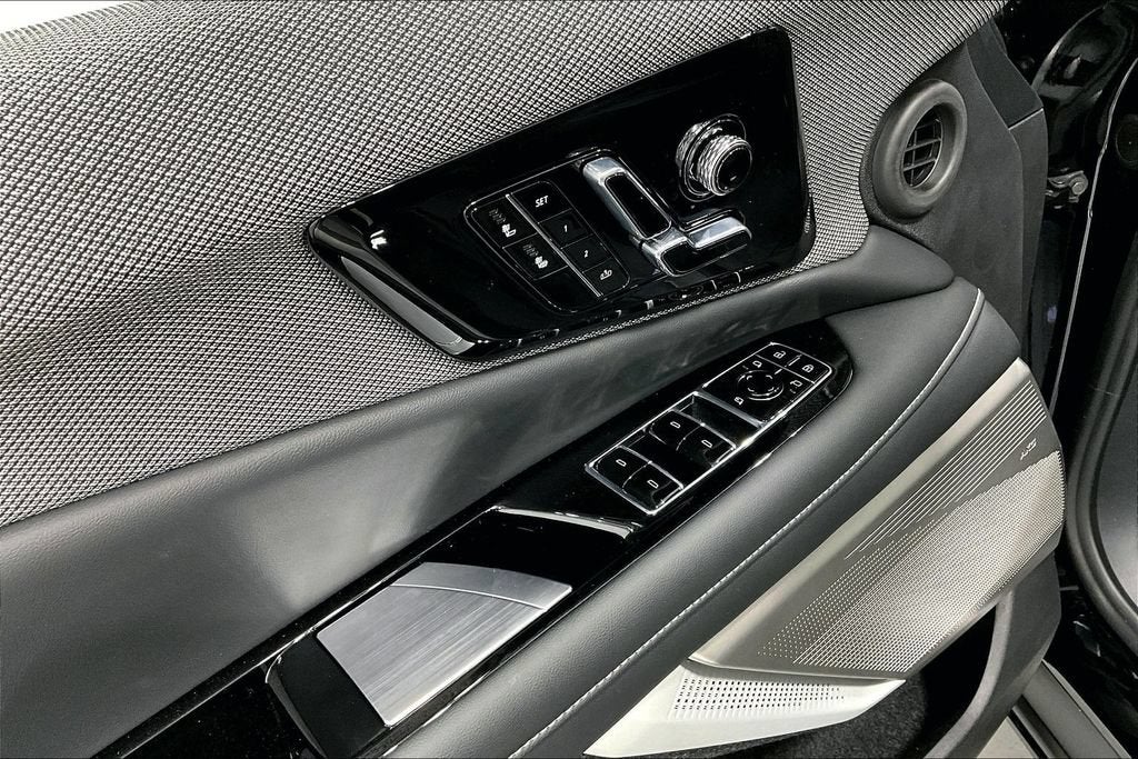 2027 Cadillac OPTIQ Luxury - Photo 19