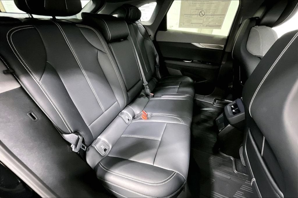 2027 Cadillac OPTIQ Luxury - Photo 9