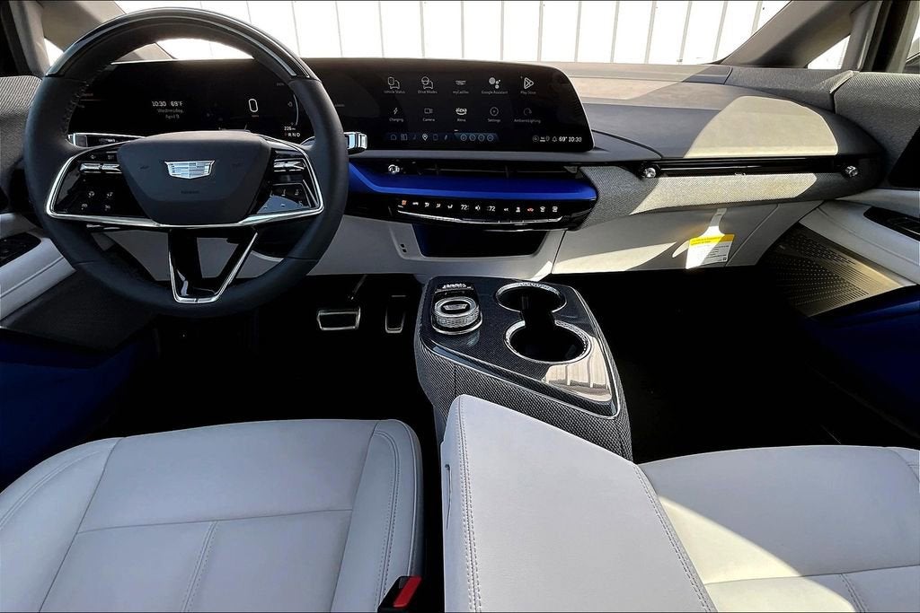 2025 Cadillac OPTIQ Luxury 1