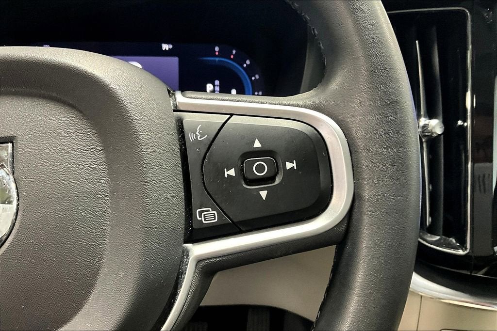 2022 Volvo XC60 Momentum