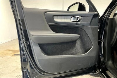 2024 Volvo XC40 B5 Plus Bright Theme